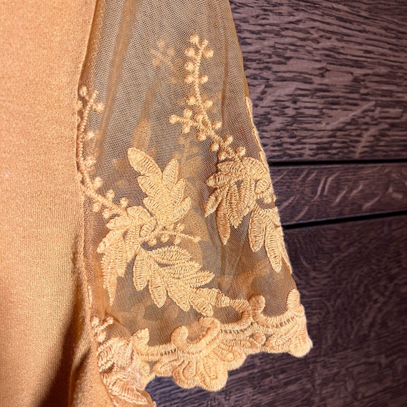 Clyde and Baxter golden yellow blouse - Picture 2 of 9